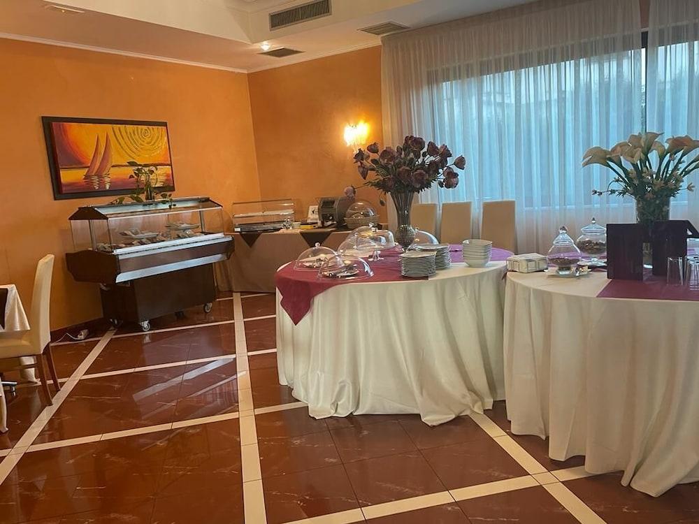 Gullo Hotel Acconia Екстер'єр фото