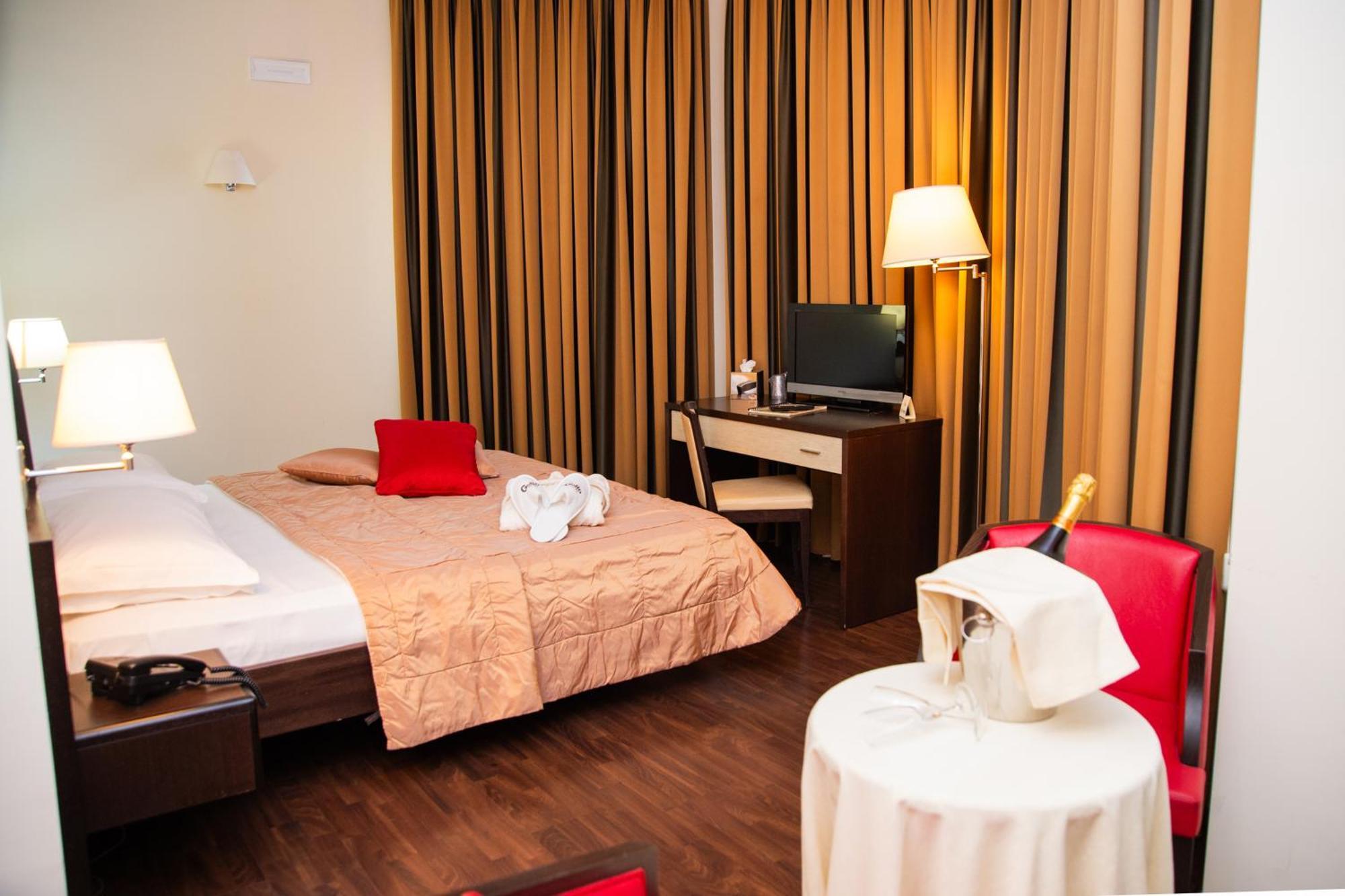 Gullo Hotel Acconia Екстер'єр фото